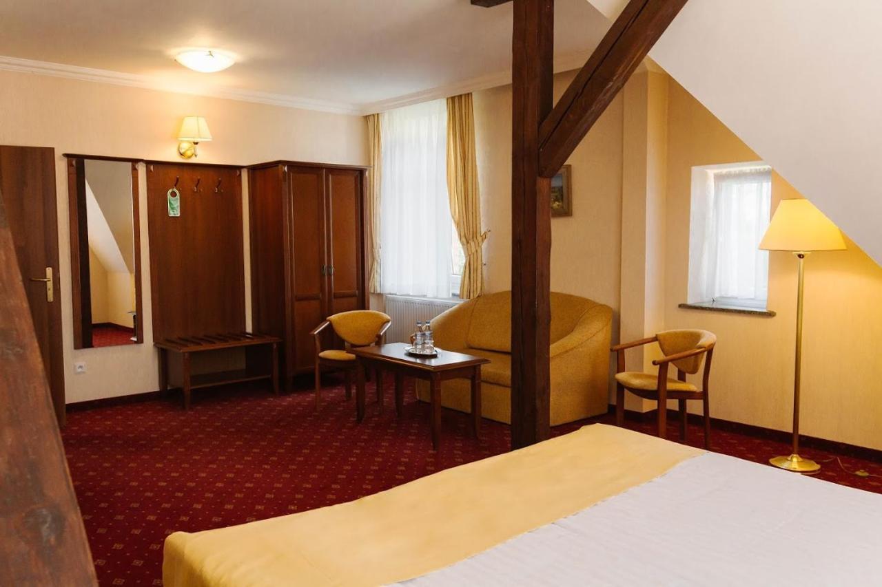Hotel Jakub Sobieski Oława Exterior foto